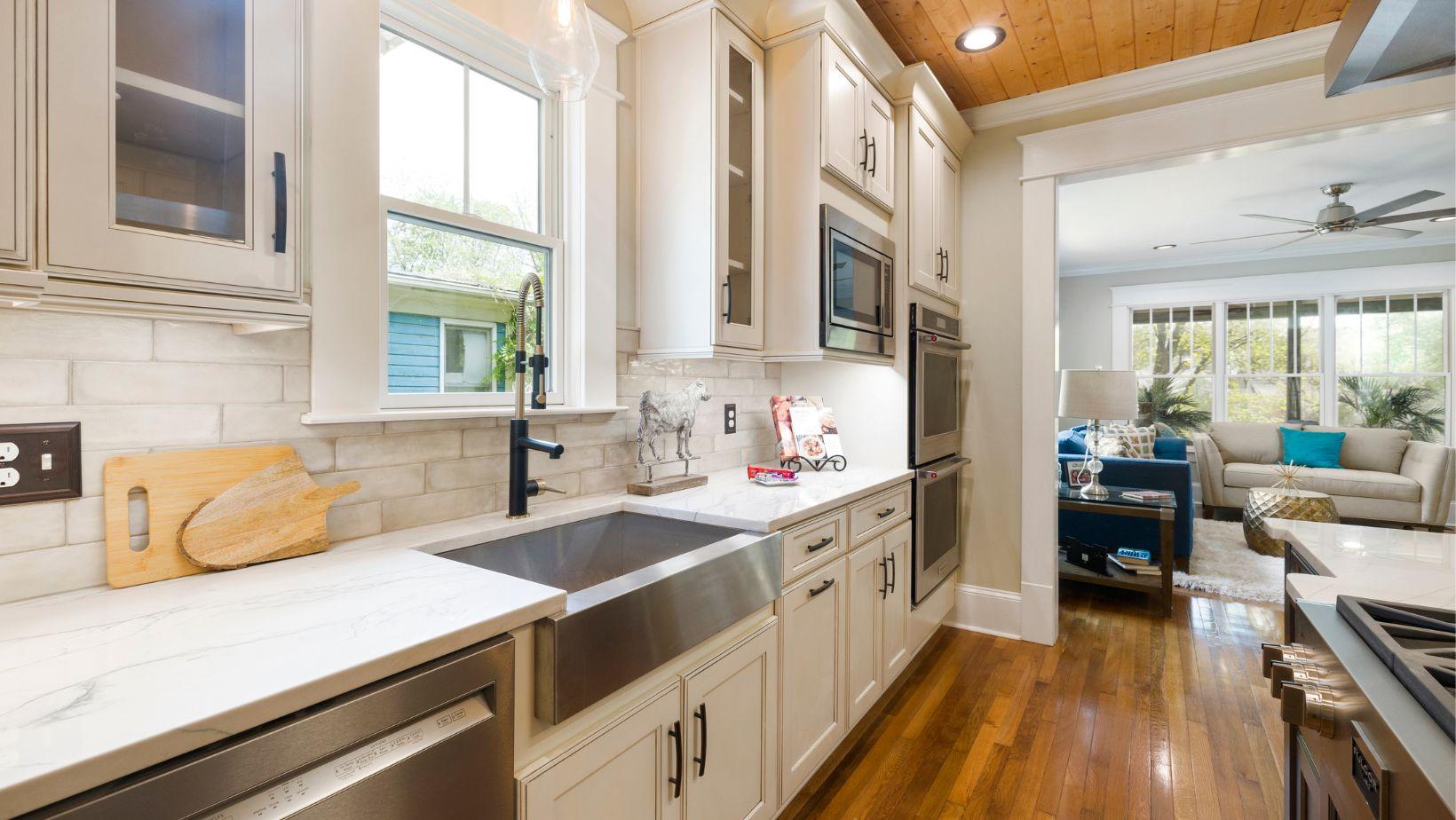 dream kitchen planning, kitchen design ideas, modern kitchen renovation, custom kitchen cabinets, kitchen remodeling services, upscale kitchen features, luxury kitchen layouts, kitchen renovation contractors, home kitchen upgrade, kitchen design tips